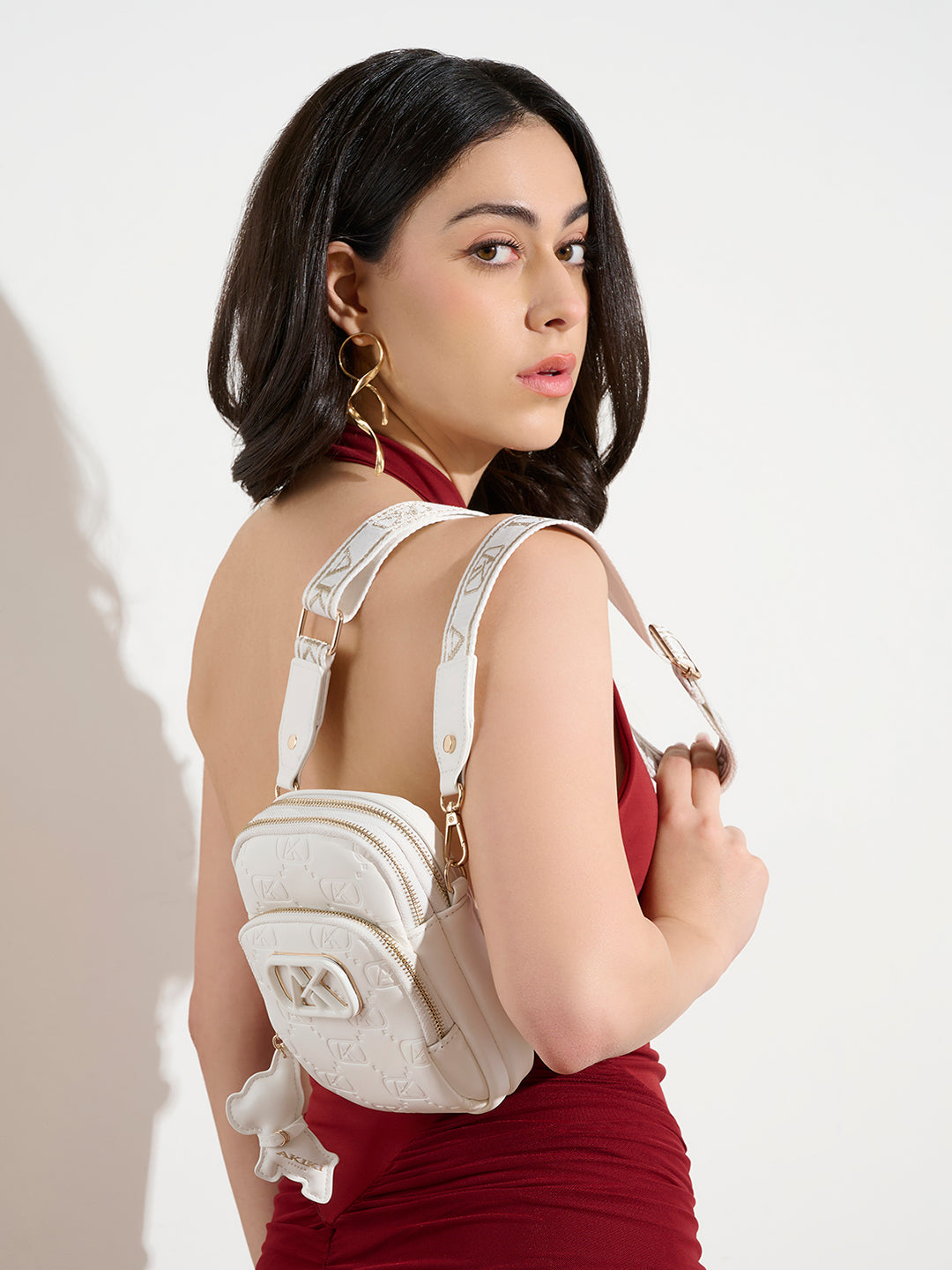 Dalston 14 Medium Sling Bag White