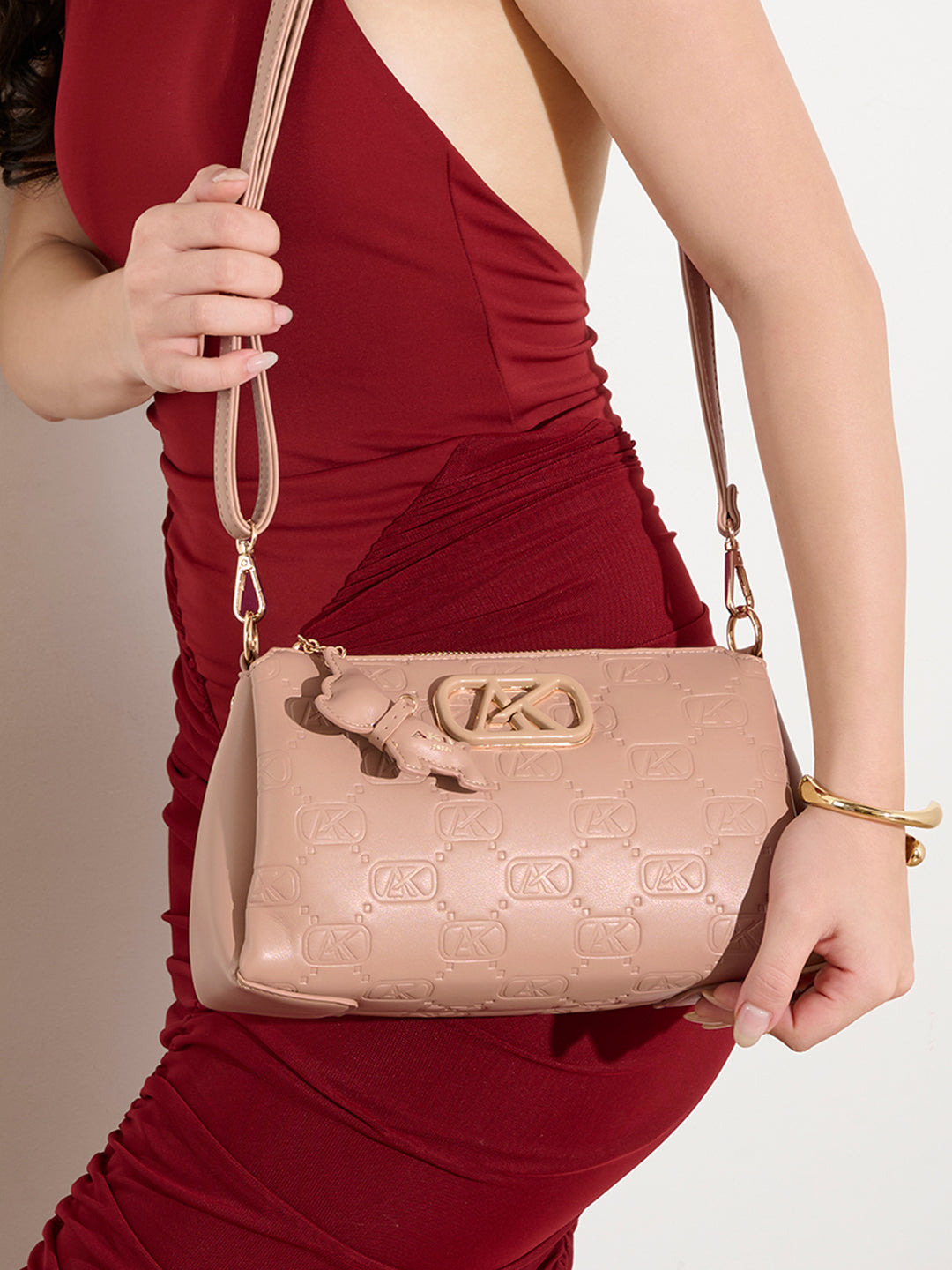 Barnsbury 26 Medium Sling Bag Beige