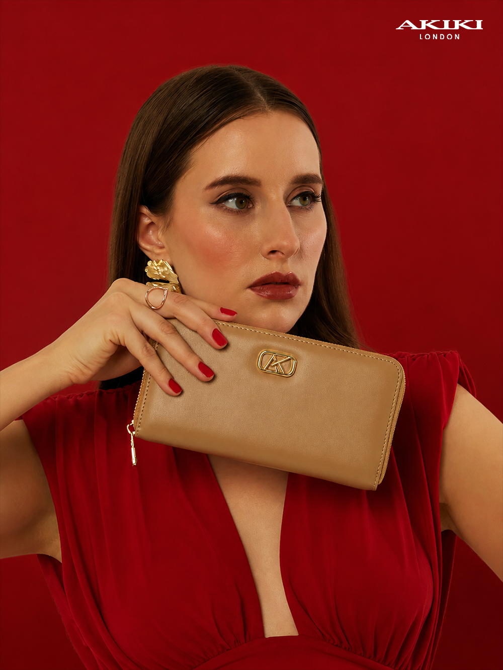 How to Choose the Perfect Women's Wallet: Features, Materials & Styling Tips