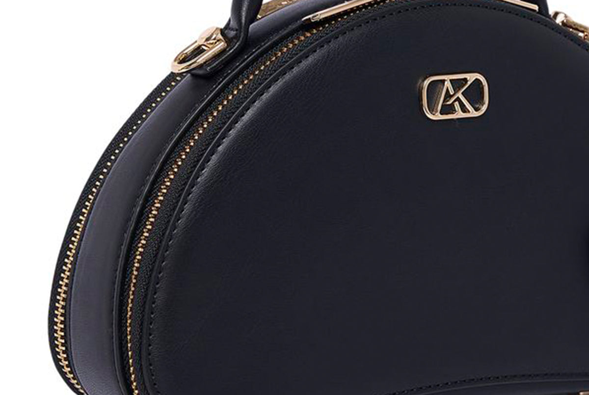 Sleek Finish, Signature Detail