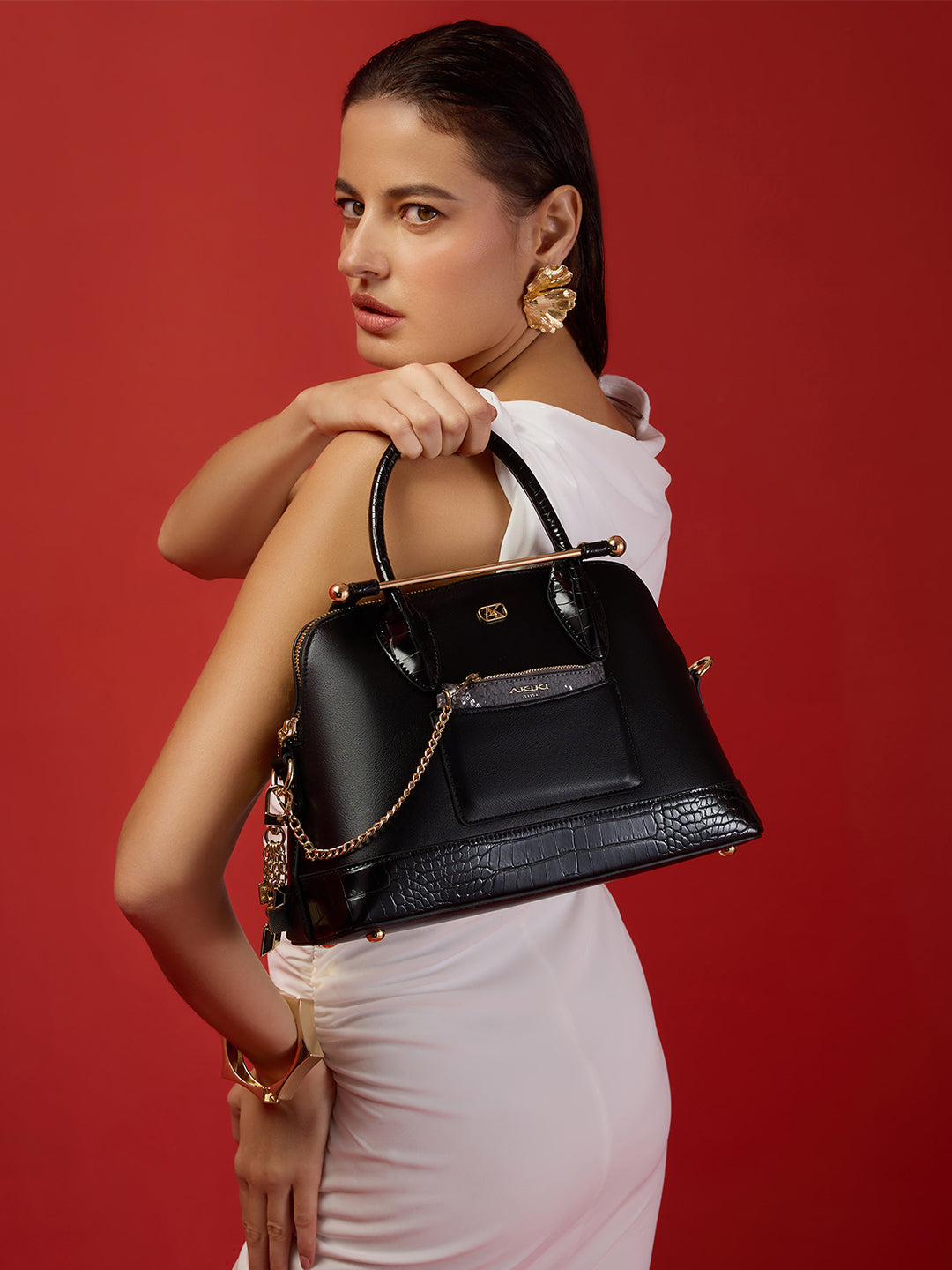 Salisbury 30 Small Handbag Black