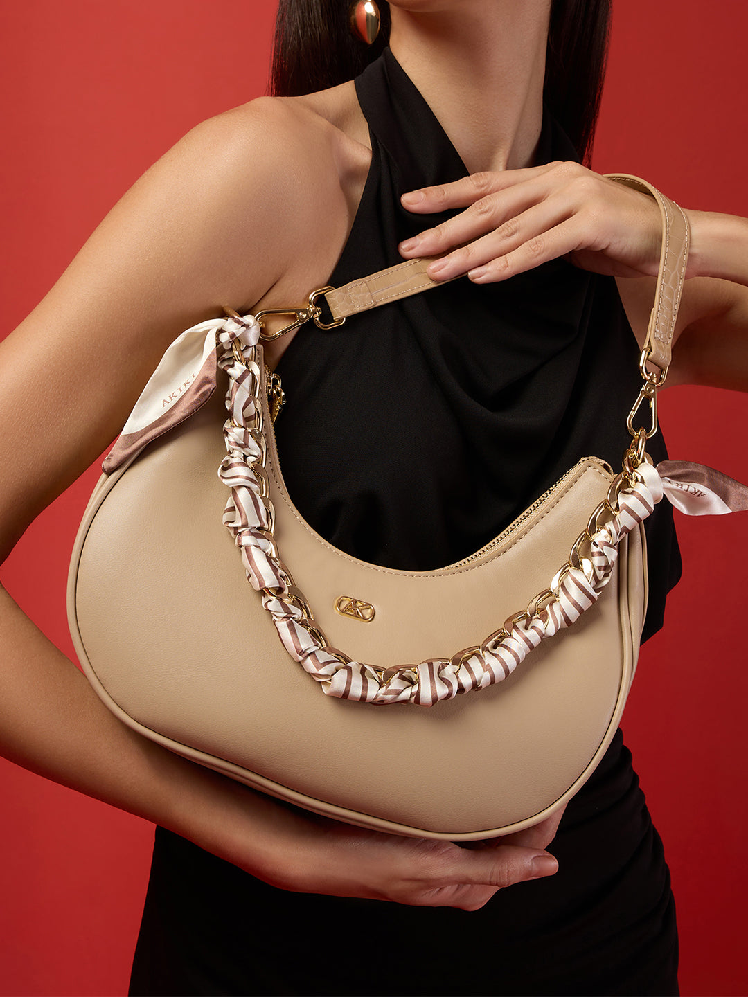 Worcester 30 Hobo Small Handbag Beige