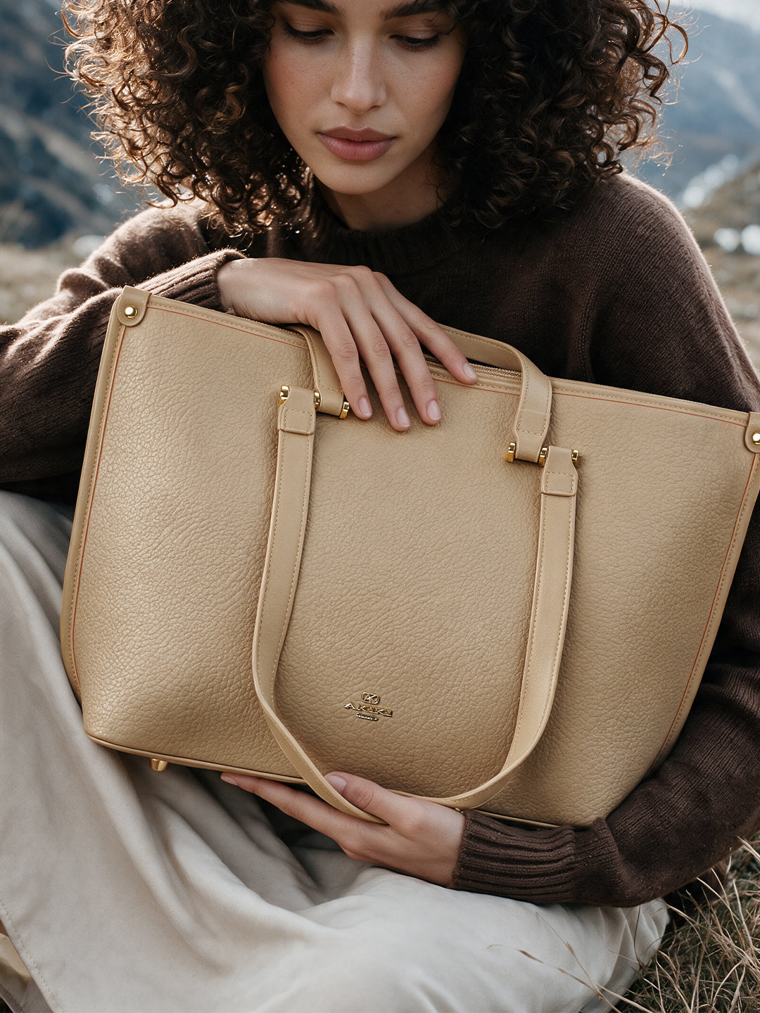 Harlow Large Beige Tote Bag