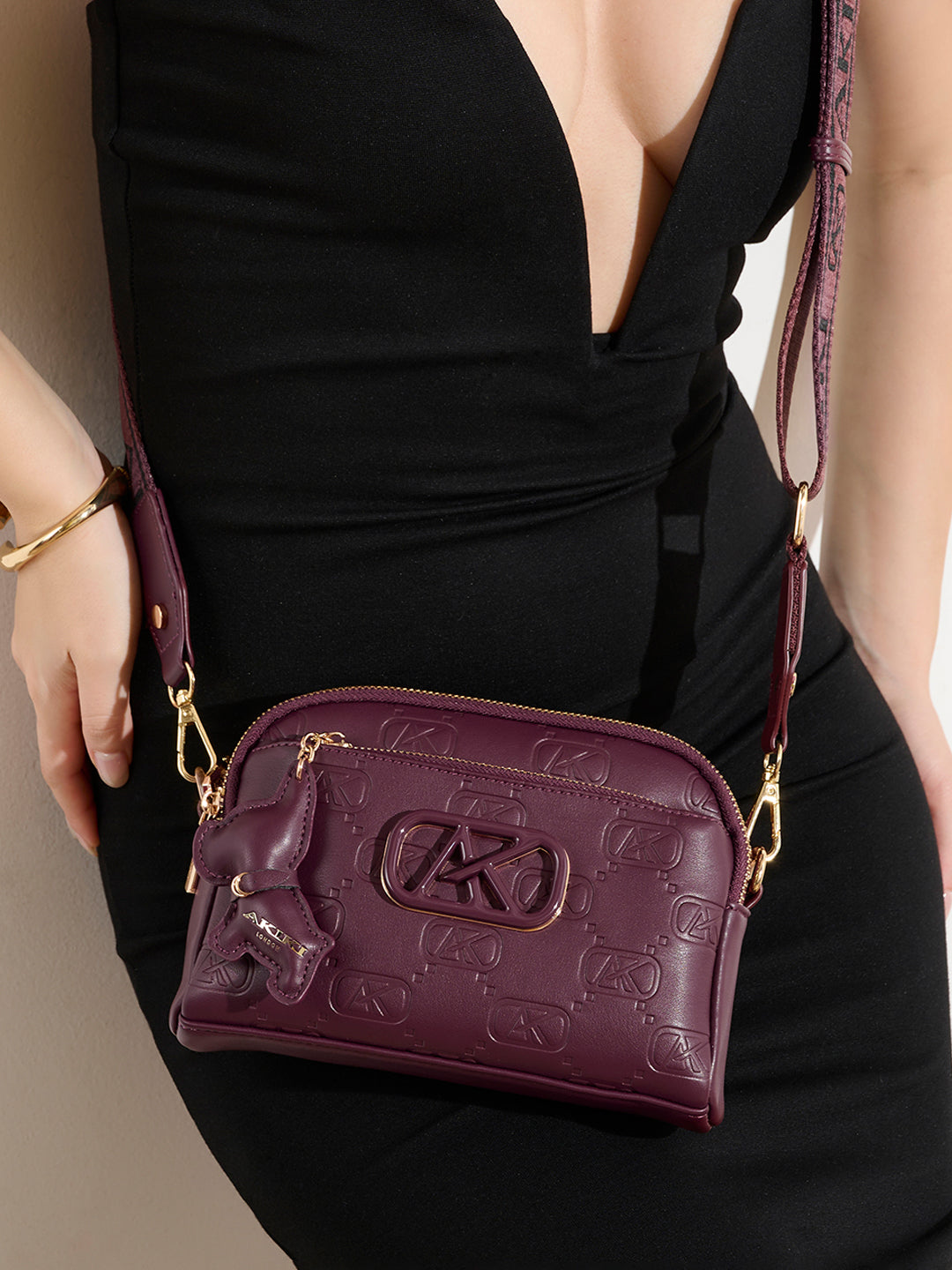 Finsbury 21 Medium Sling Bag Maroon 